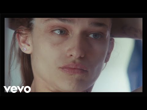Alex Cameron — Stranger’s Kiss (Duet with Angel Olsen) (Official Video)