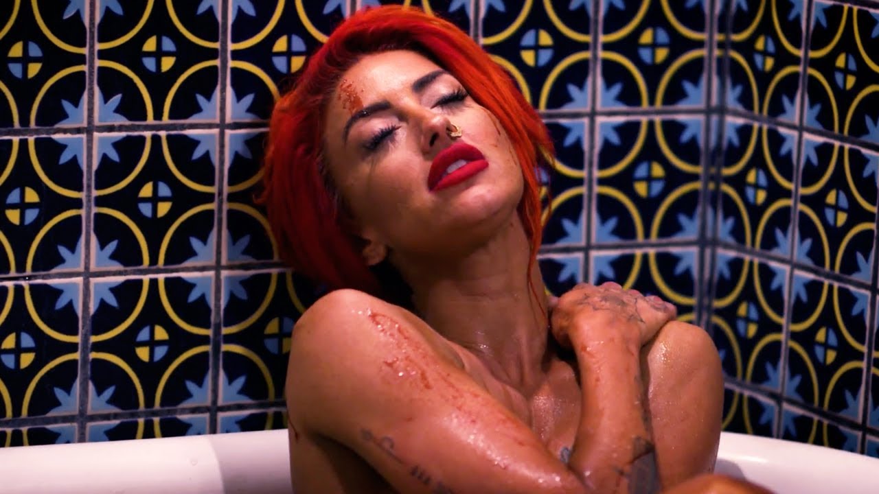 Neon Hitch — I Know You Wannit [Official Video]