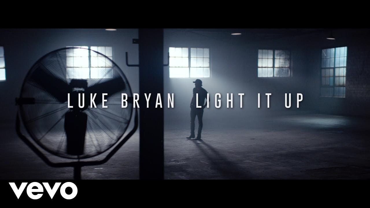Luke Bryan — Light It Up