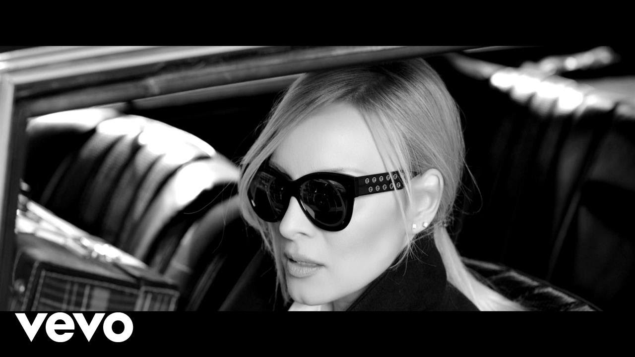 Πέγκυ Ζήνα — Μη μ’ ακουμπάς (Official Music Video)